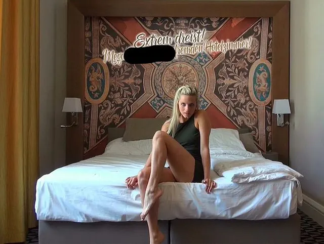 Extrem dreist! Mega Orgasmus im fremden Hotelzimmer